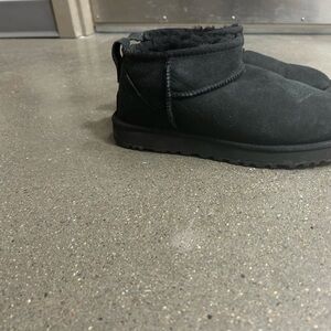 Black ugs